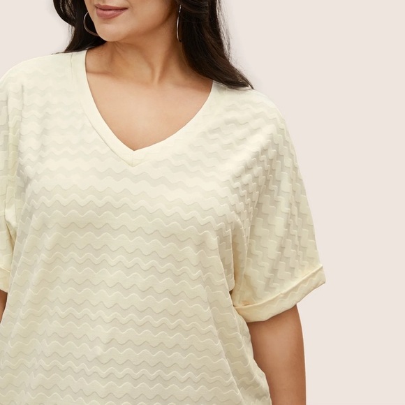 BloomChic Plus Size 3XL Solid Textured V-Neck Batwing Sleeve T-shirt us22-24 - Picture 4 of 8